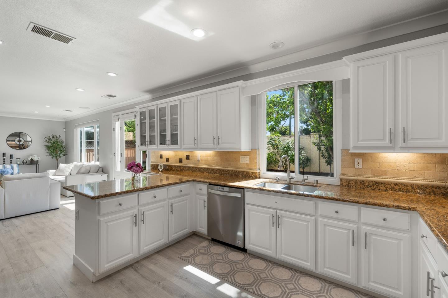 Detail Gallery Image 10 of 38 For 3783 Chilton Ct, San Jose,  CA 95111 - 4 Beds | 2/1 Baths