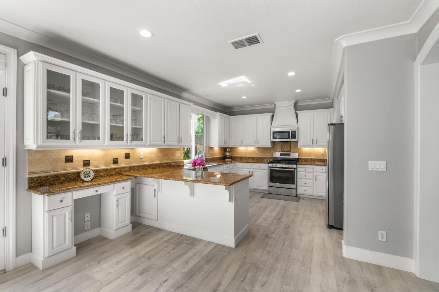 Detail Gallery Image 8 of 38 For 3783 Chilton Ct, San Jose,  CA 95111 - 4 Beds | 2/1 Baths