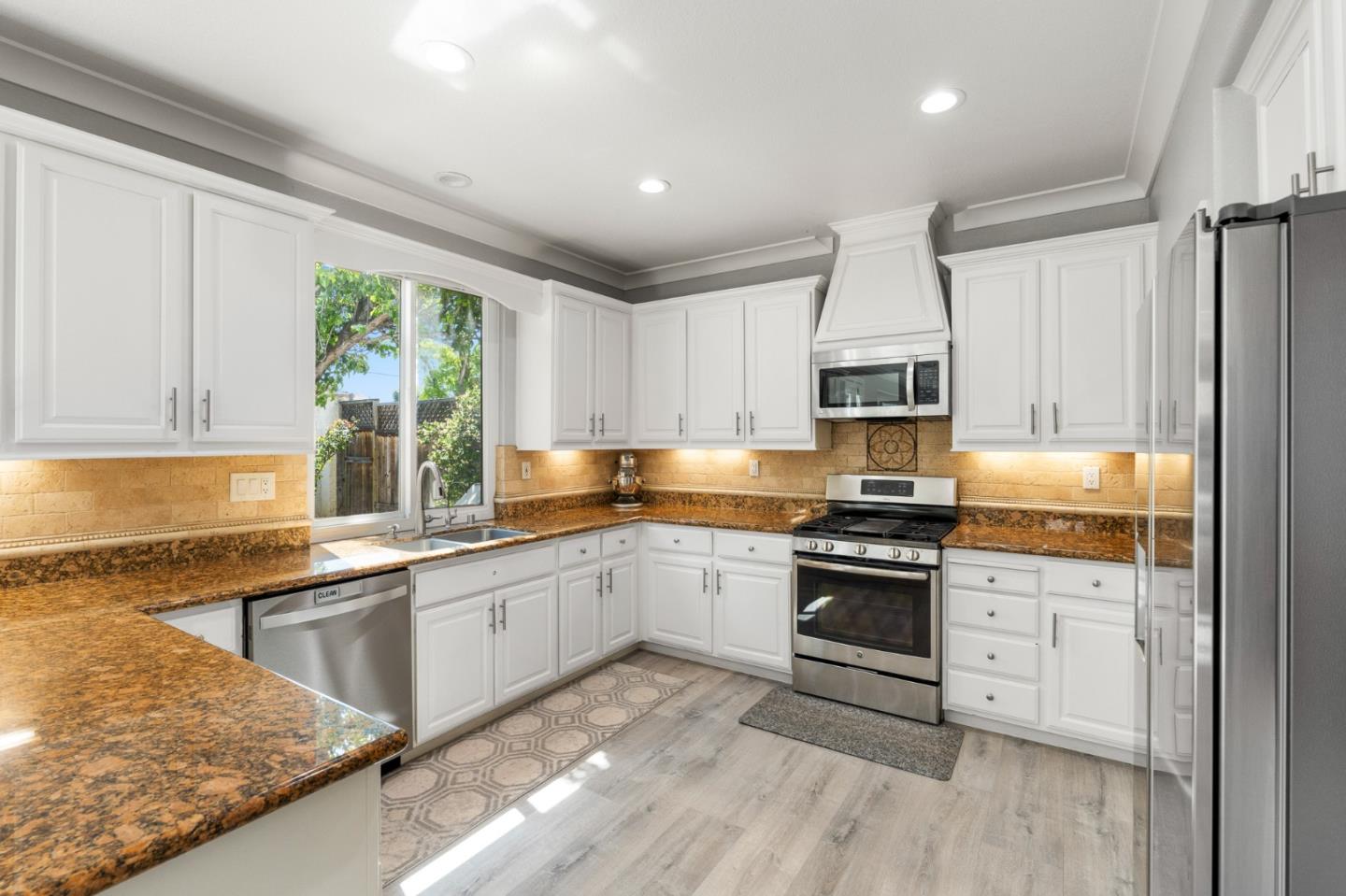 Detail Gallery Image 9 of 38 For 3783 Chilton Ct, San Jose,  CA 95111 - 4 Beds | 2/1 Baths