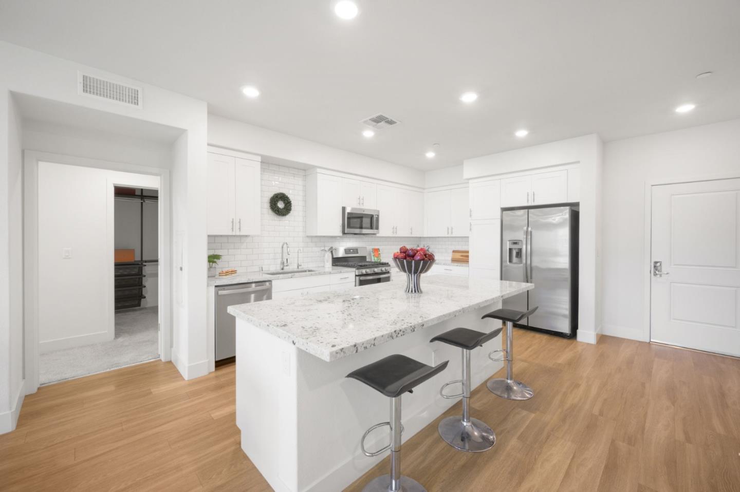 Detail Gallery Image 8 of 82 For 5925 Charlotte Dr #319,  San Jose,  CA 95123 - 3 Beds | 2 Baths