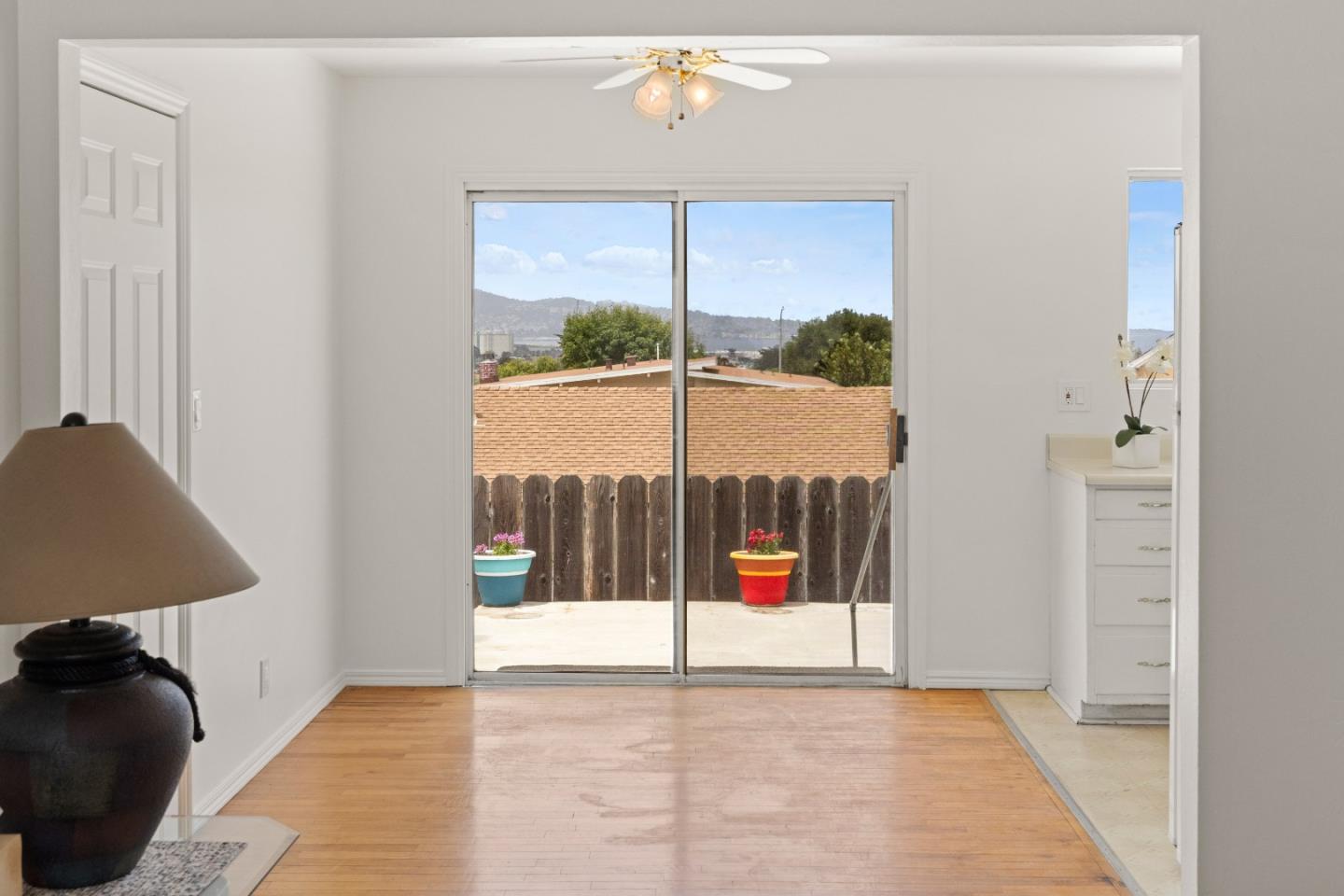 Detail Gallery Image 8 of 35 For 1609 Soto St, Seaside,  CA 93955 - 3 Beds | 1/1 Baths