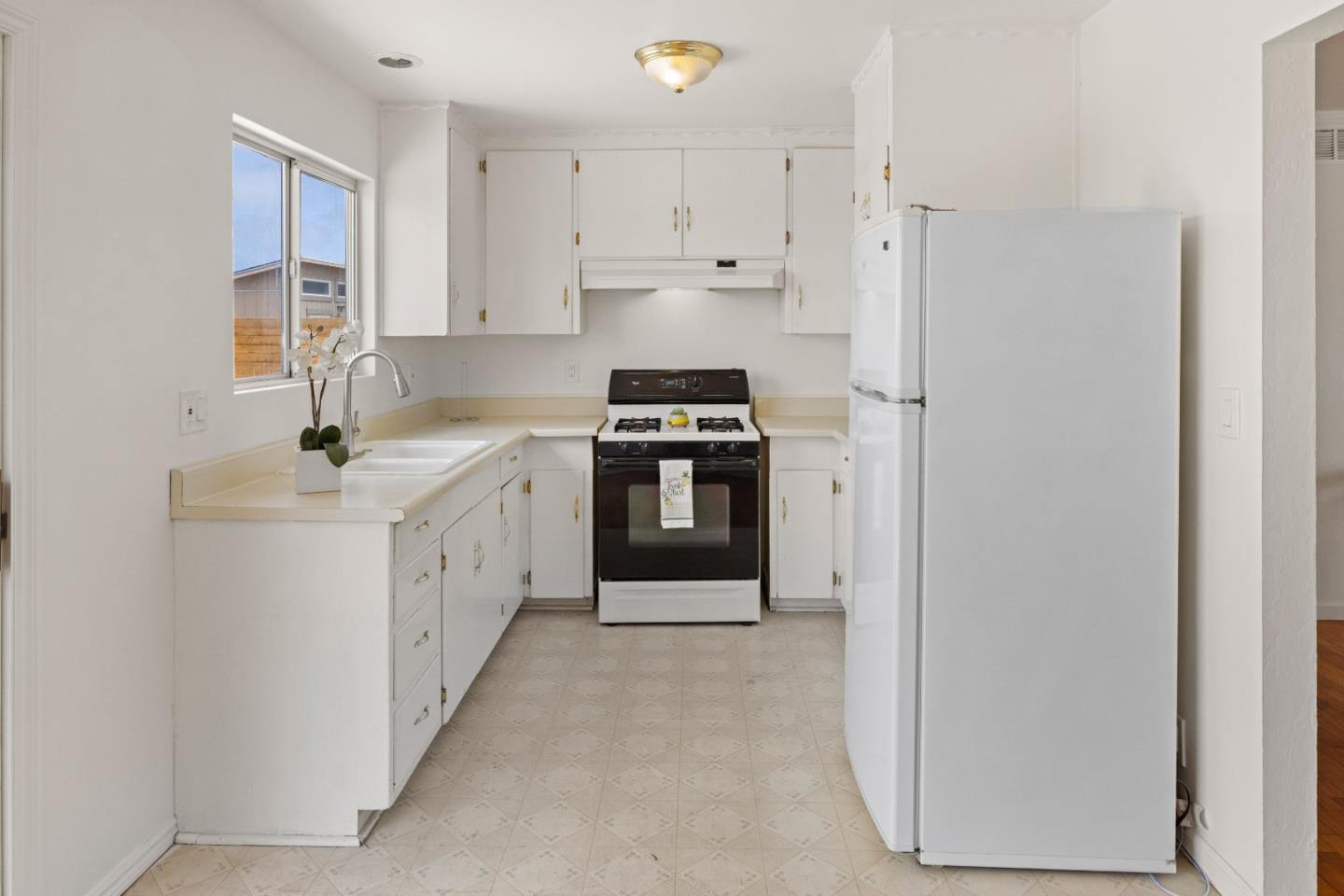 Detail Gallery Image 9 of 35 For 1609 Soto St, Seaside,  CA 93955 - 3 Beds | 1/1 Baths