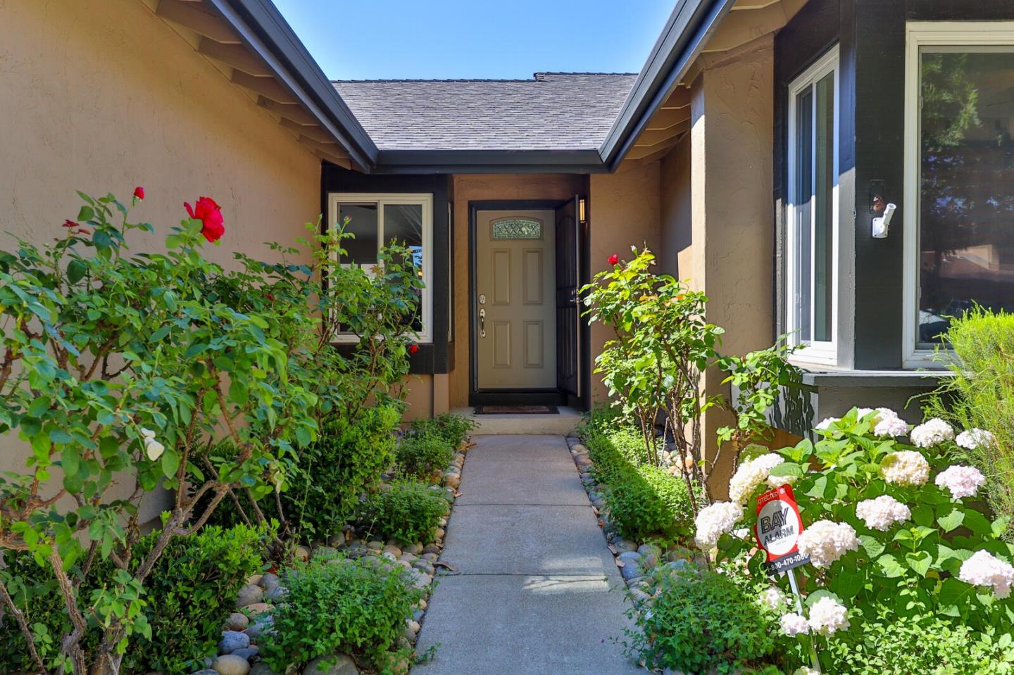 Detail Gallery Image 3 of 41 For 970 W 6th St, Gilroy,  CA 95020 - 3 Beds | 2 Baths