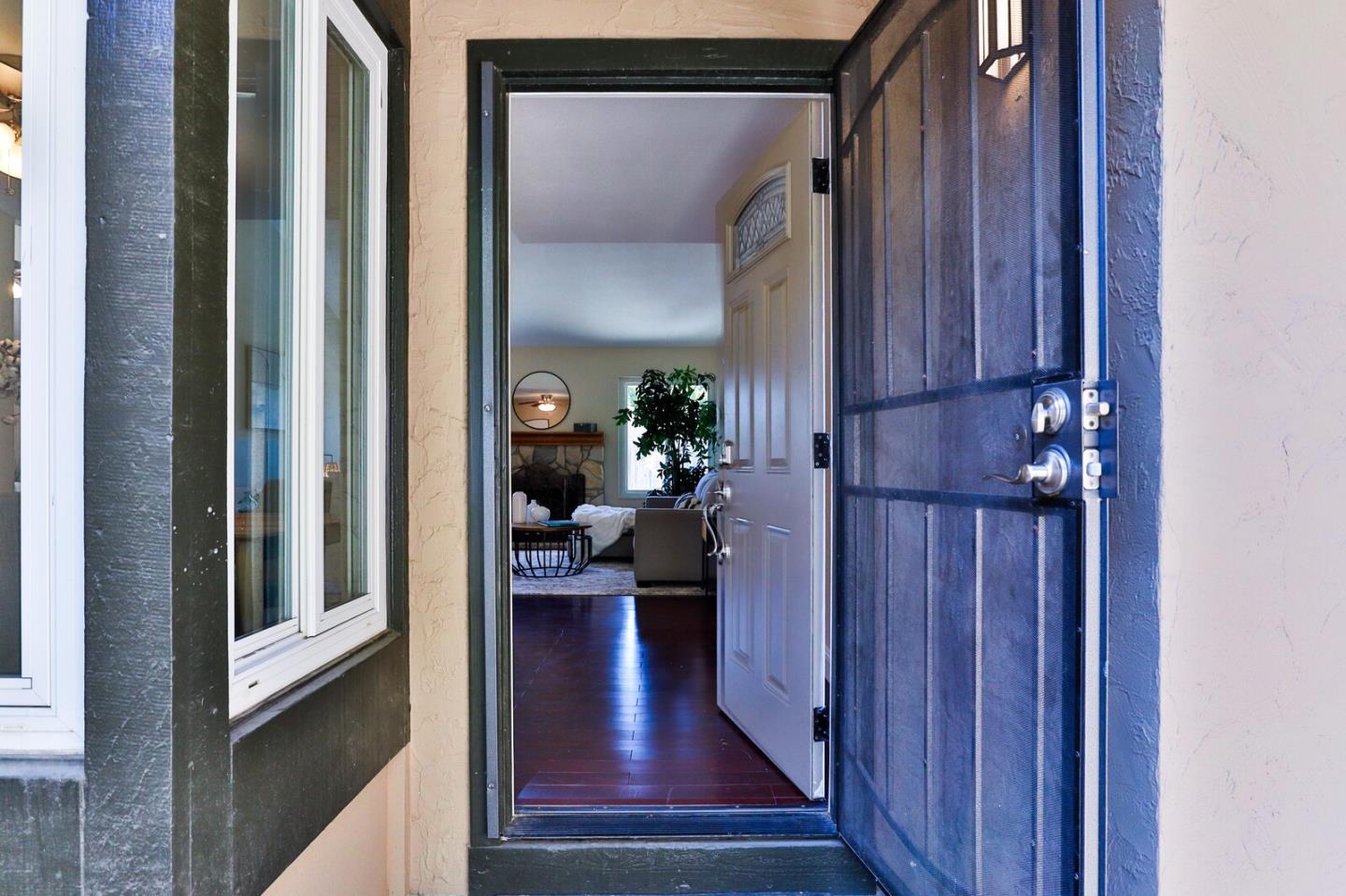 Detail Gallery Image 5 of 41 For 970 W 6th St, Gilroy,  CA 95020 - 3 Beds | 2 Baths
