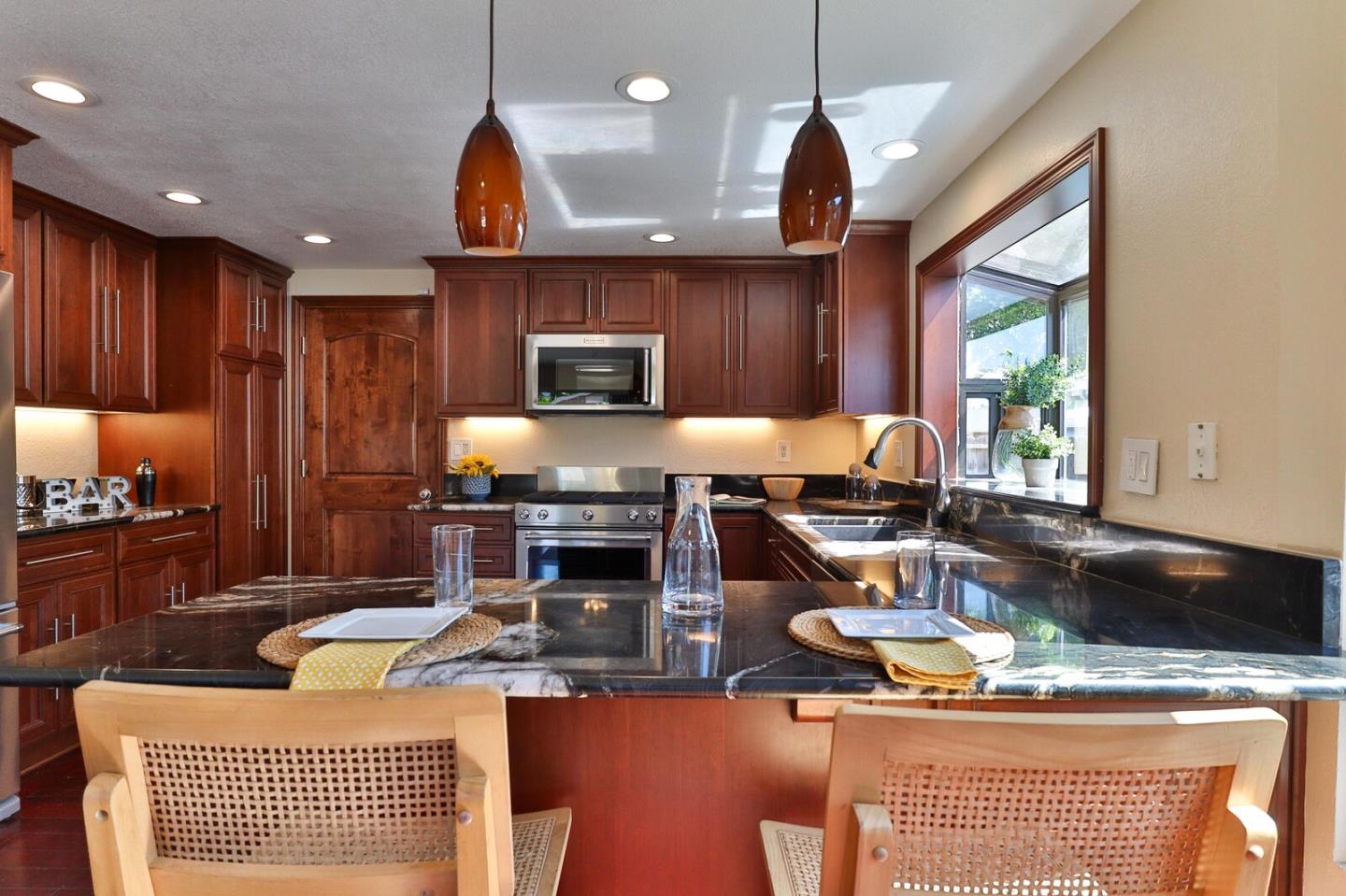 Detail Gallery Image 7 of 41 For 970 W 6th St, Gilroy,  CA 95020 - 3 Beds | 2 Baths