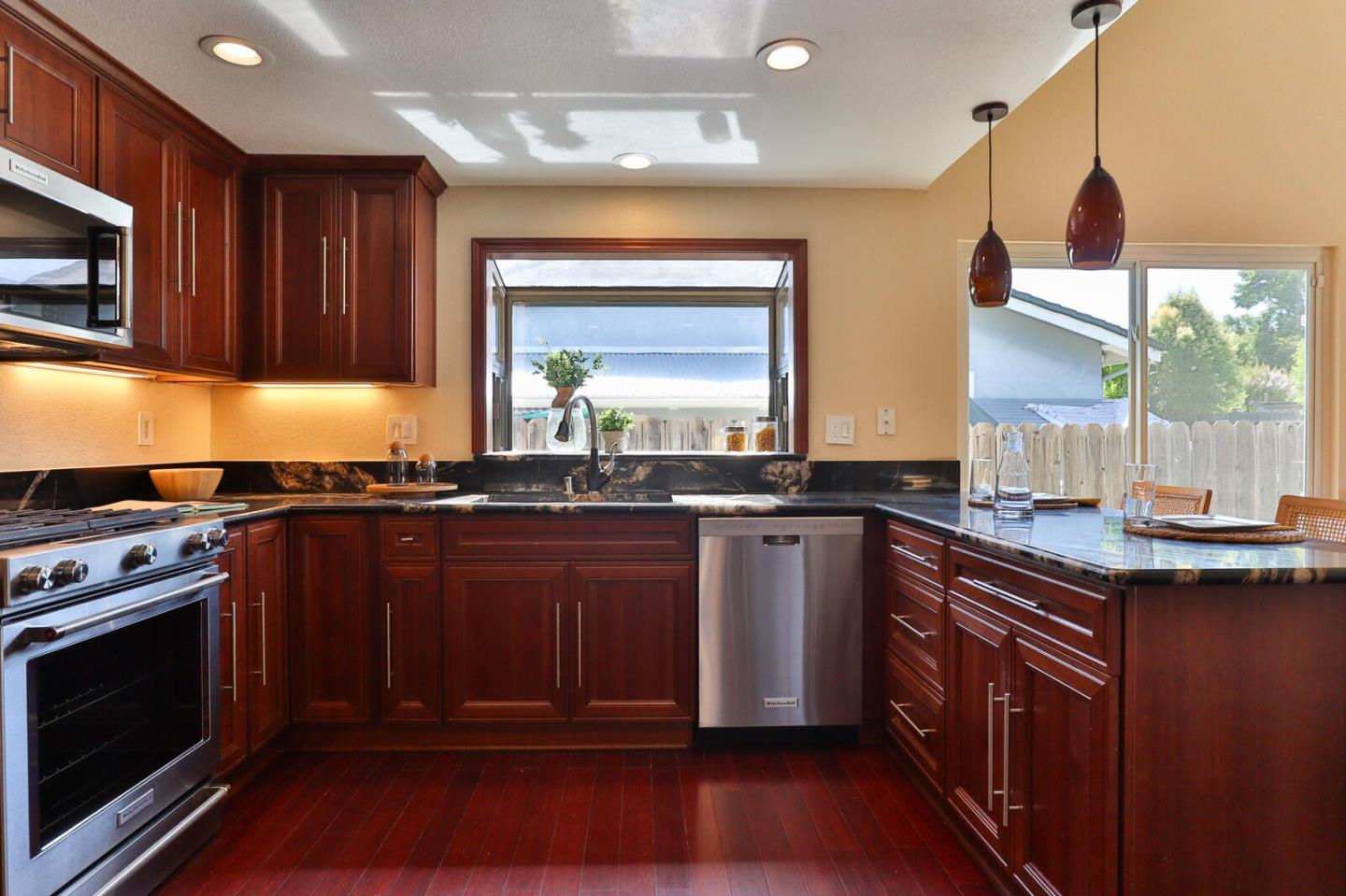 Detail Gallery Image 8 of 41 For 970 W 6th St, Gilroy,  CA 95020 - 3 Beds | 2 Baths