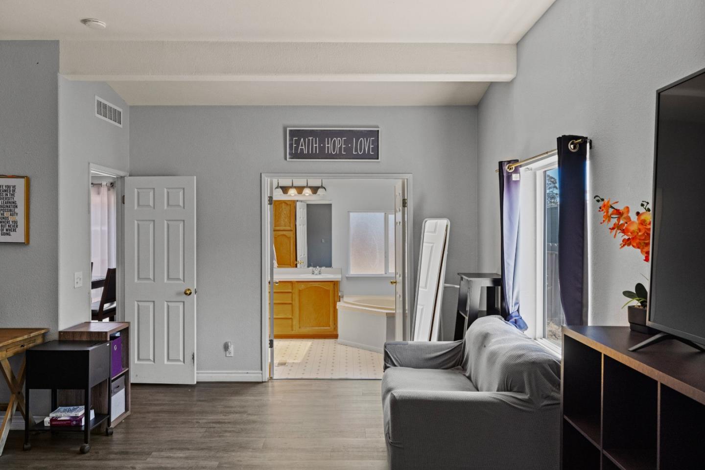 Detail Gallery Image 15 of 19 For 1538 Hilby Ave #B,  Seaside,  CA 93955 - 4 Beds | 2 Baths