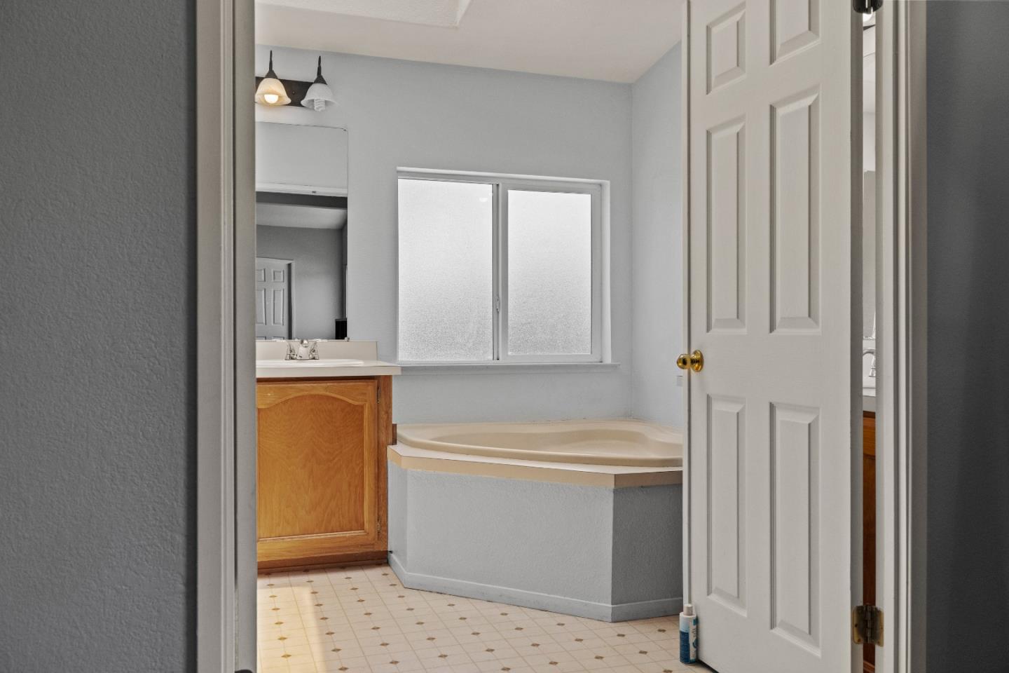 Detail Gallery Image 16 of 19 For 1538 Hilby Ave #B,  Seaside,  CA 93955 - 4 Beds | 2 Baths