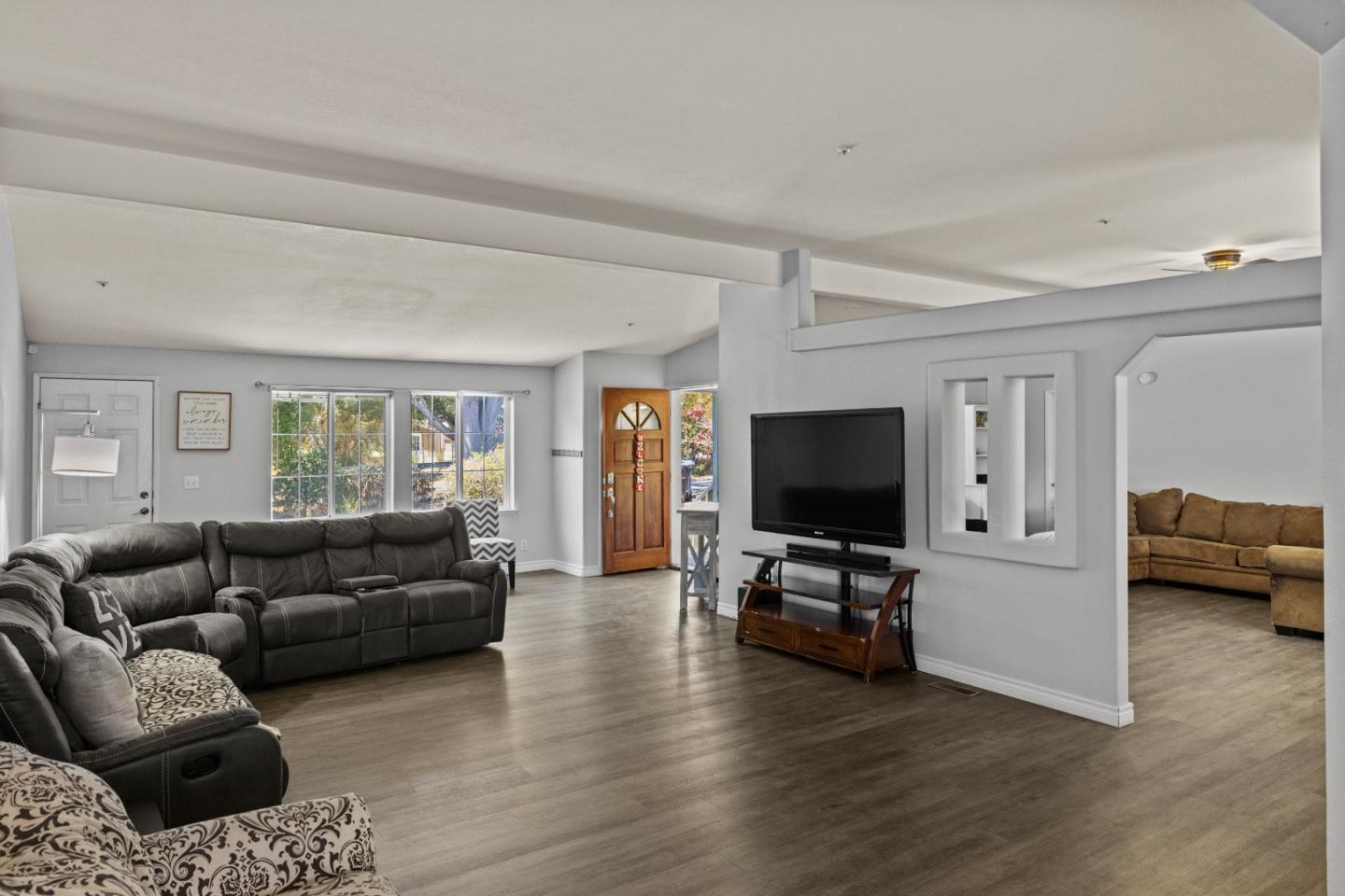 Detail Gallery Image 4 of 19 For 1538 Hilby Ave #B,  Seaside,  CA 93955 - 4 Beds | 2 Baths