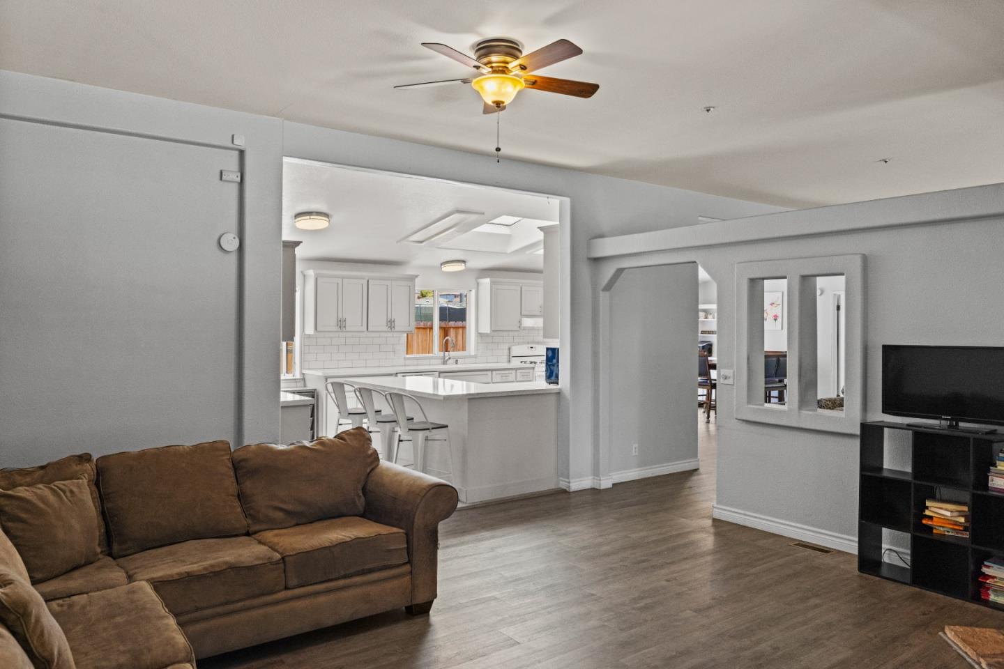 Detail Gallery Image 8 of 19 For 1538 Hilby Ave #B,  Seaside,  CA 93955 - 4 Beds | 2 Baths