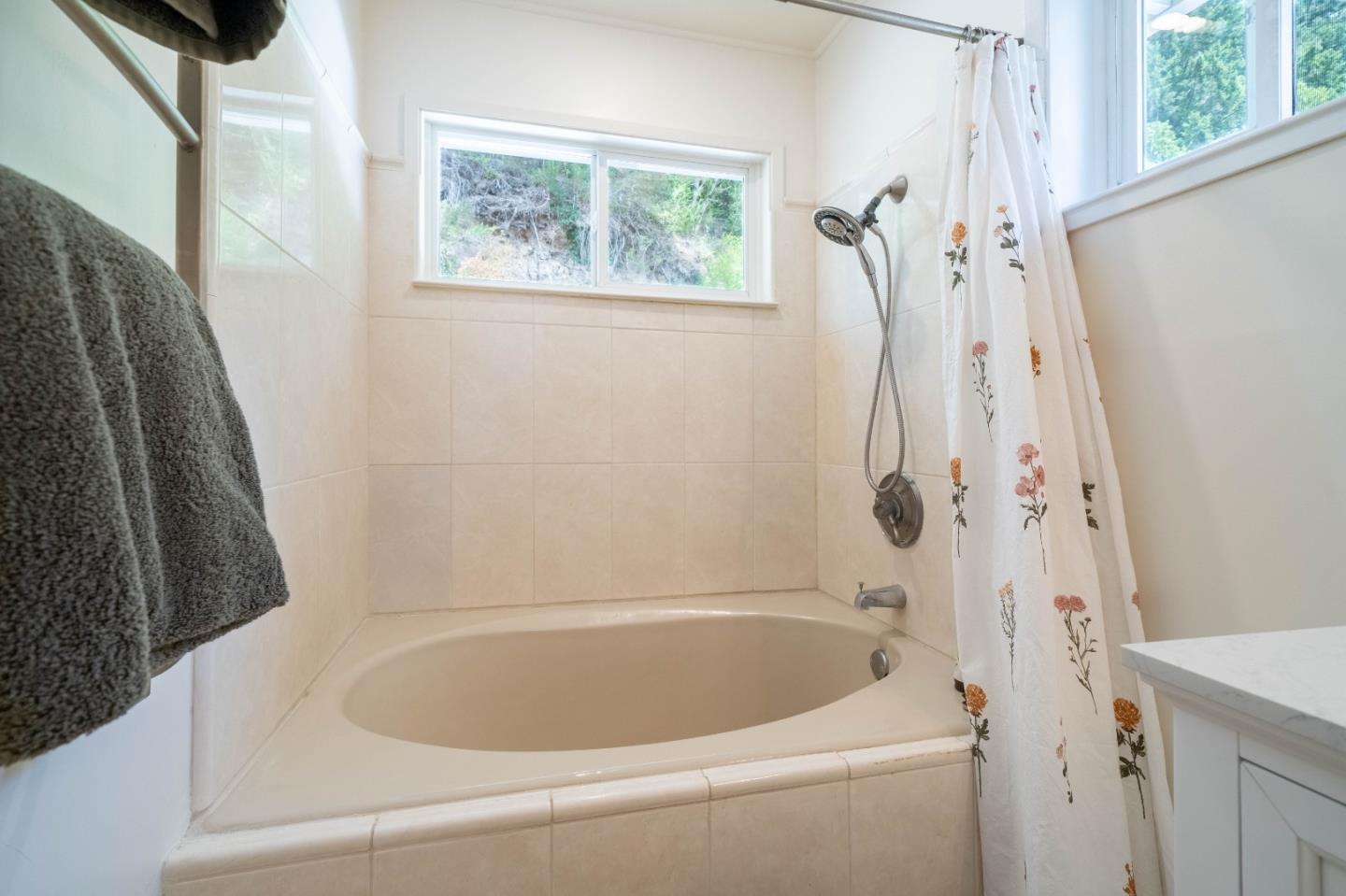 Detail Gallery Image 28 of 57 For 423 Nelson Rd., Scotts Valley,  CA 95066 - 4 Beds | 3 Baths