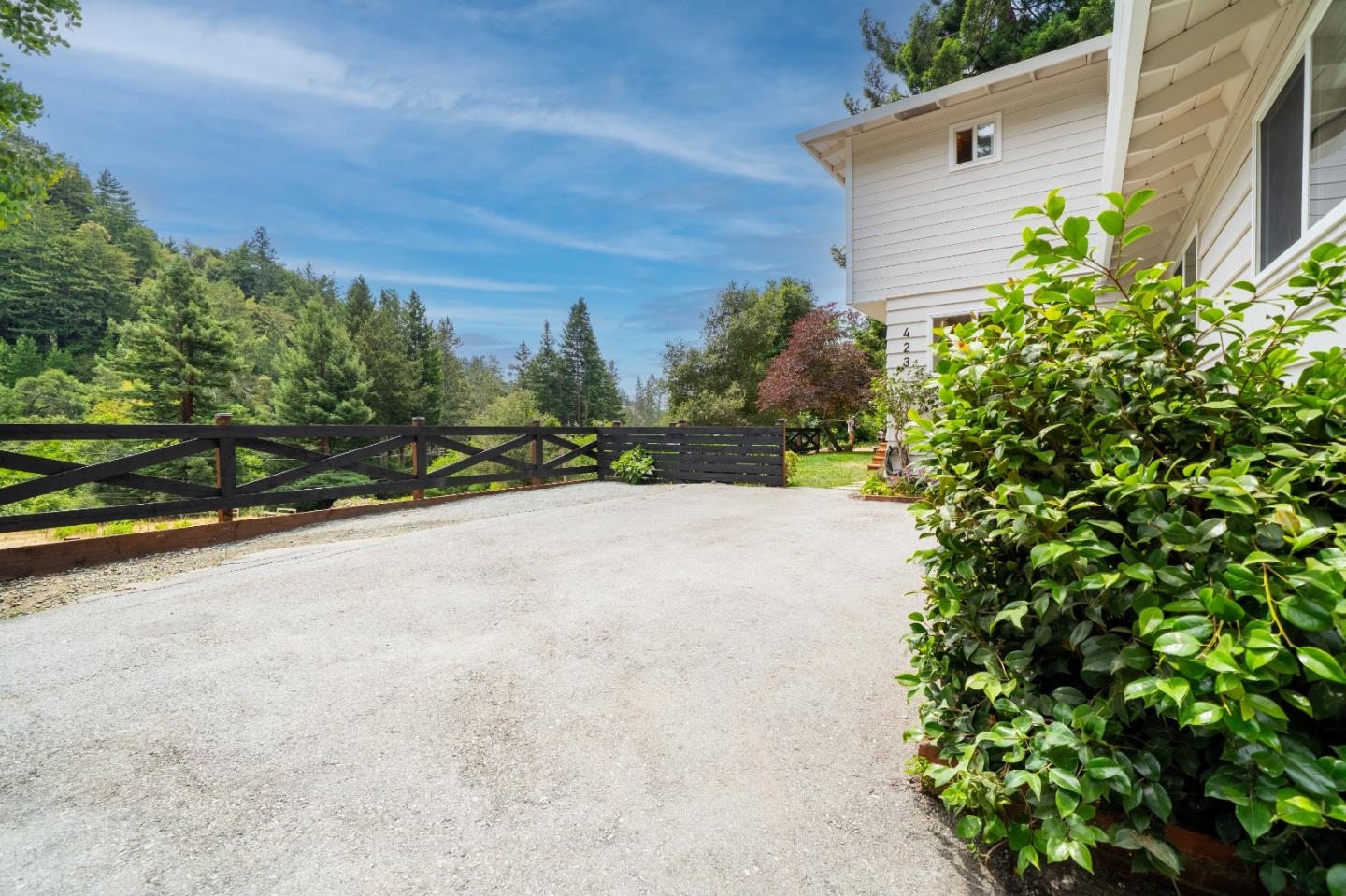 Detail Gallery Image 4 of 57 For 423 Nelson Rd., Scotts Valley,  CA 95066 - 4 Beds | 3 Baths