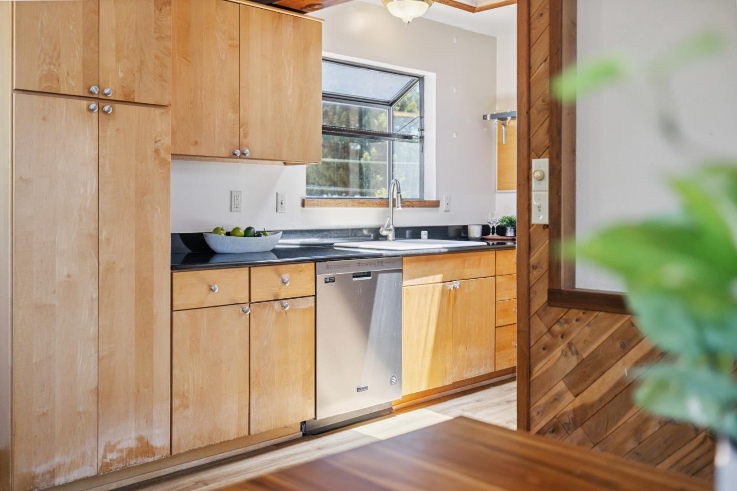 Detail Gallery Image 11 of 94 For 336 Rio Del Mar Blvd, Aptos,  CA 95003 - 3 Beds | 2 Baths
