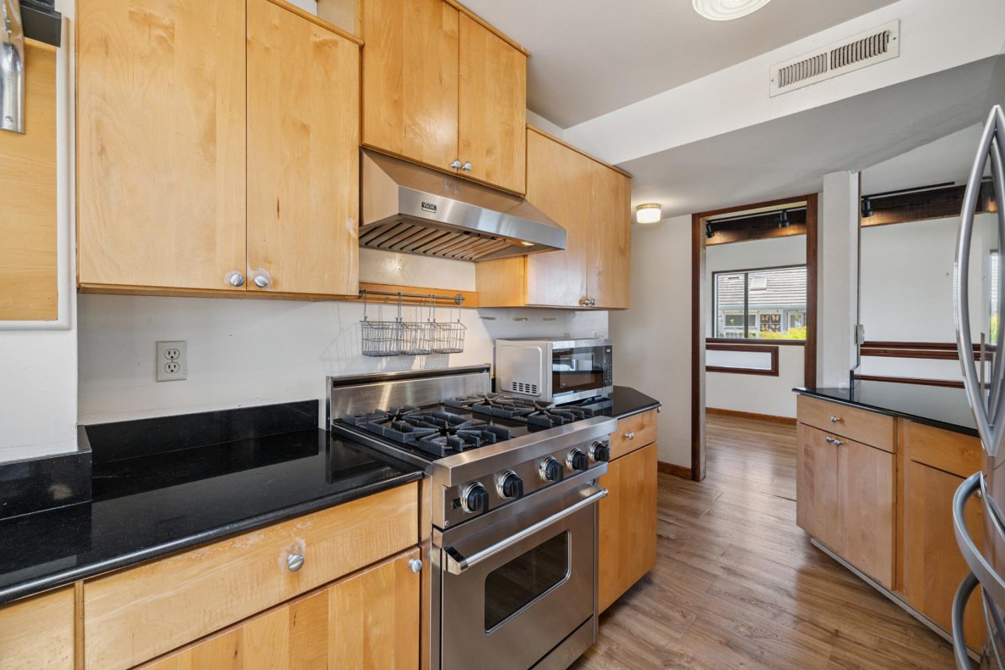 Detail Gallery Image 13 of 94 For 336 Rio Del Mar Blvd, Aptos,  CA 95003 - 3 Beds | 2 Baths
