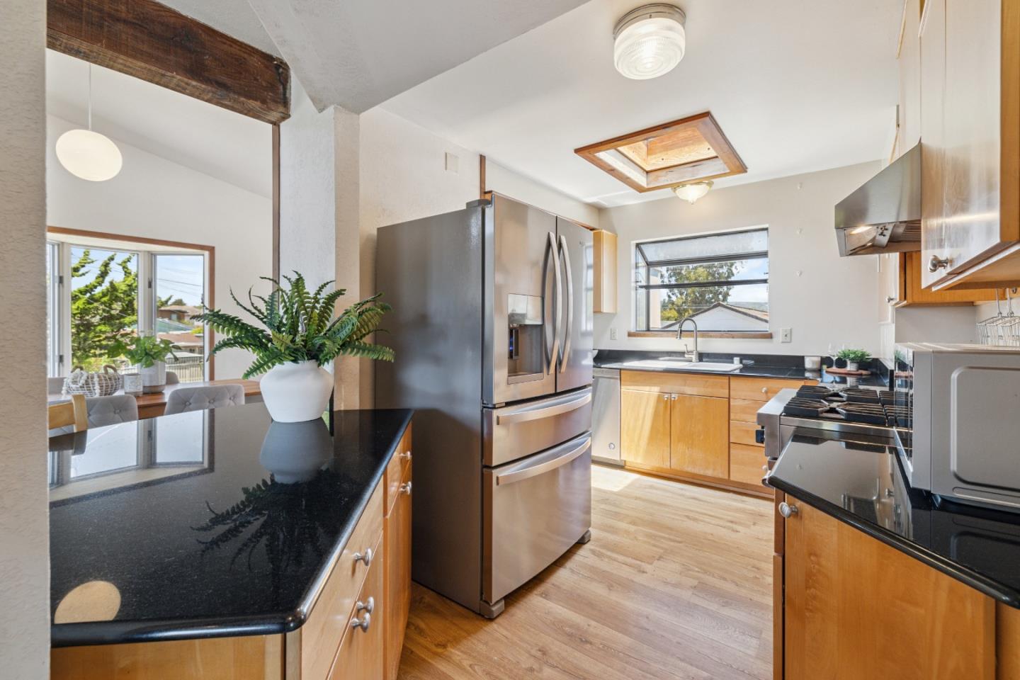Detail Gallery Image 8 of 94 For 336 Rio Del Mar Blvd, Aptos,  CA 95003 - 3 Beds | 2 Baths