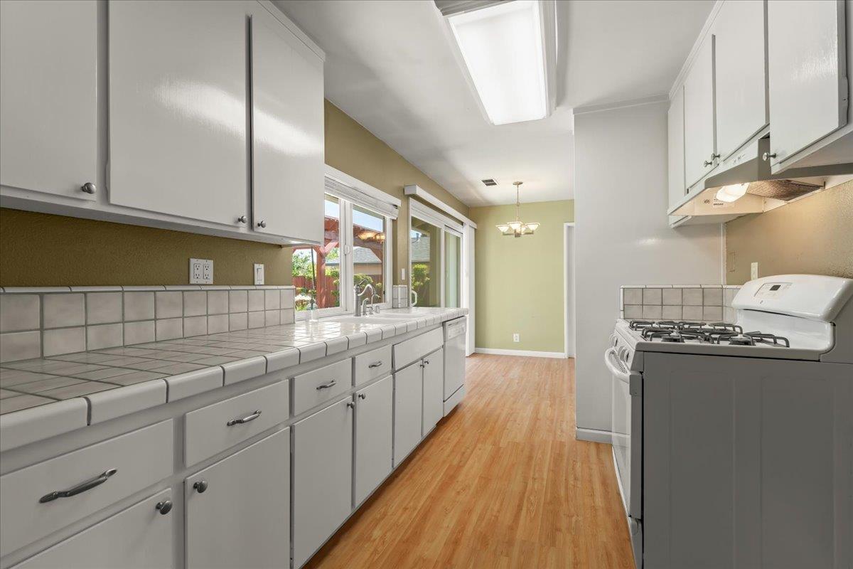 Detail Gallery Image 11 of 22 For 1239 Swaner Dr, Gilroy,  CA 95020 - 3 Beds | 1/1 Baths