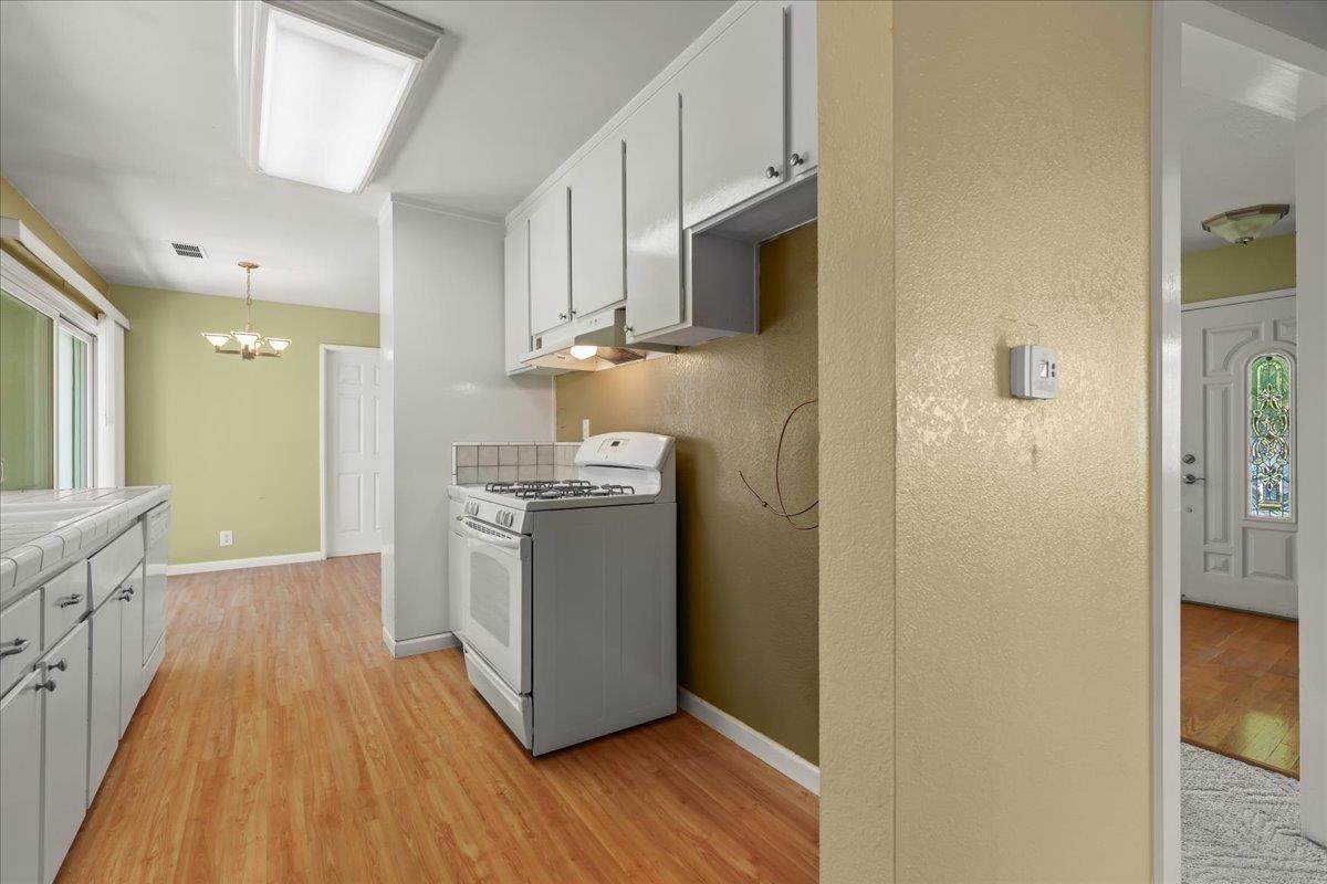 Detail Gallery Image 12 of 22 For 1239 Swaner Dr, Gilroy,  CA 95020 - 3 Beds | 1/1 Baths