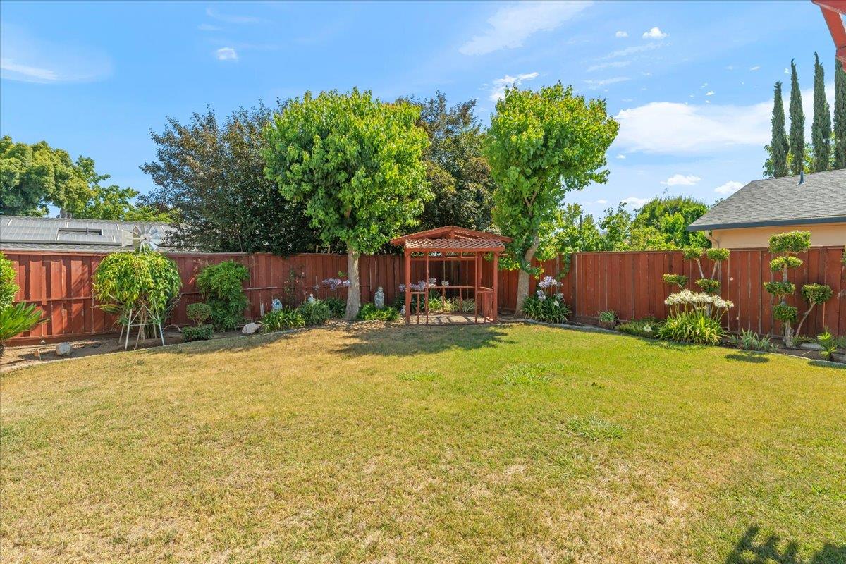 Detail Gallery Image 18 of 22 For 1239 Swaner Dr, Gilroy,  CA 95020 - 3 Beds | 1/1 Baths