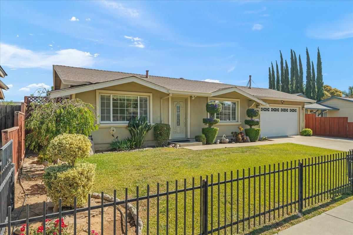 Detail Gallery Image 2 of 22 For 1239 Swaner Dr, Gilroy,  CA 95020 - 3 Beds | 1/1 Baths