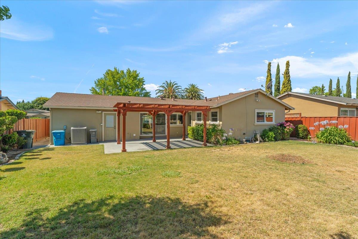 Detail Gallery Image 20 of 22 For 1239 Swaner Dr, Gilroy,  CA 95020 - 3 Beds | 1/1 Baths