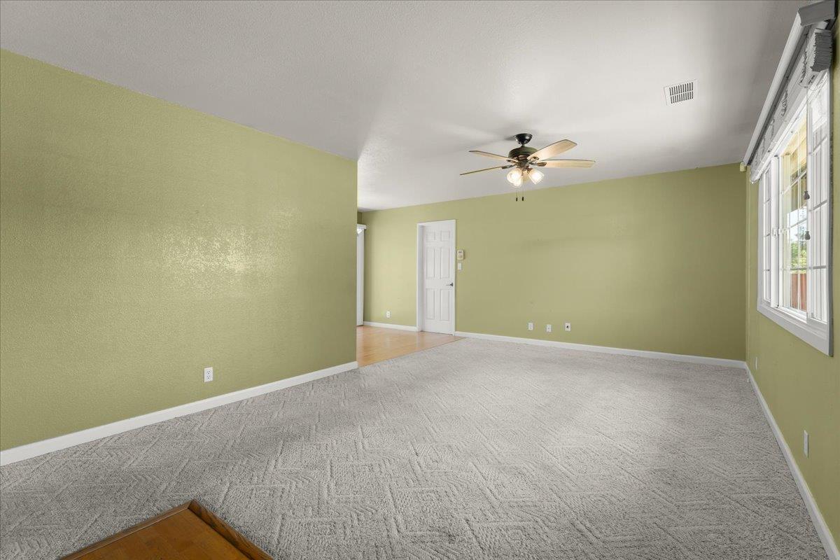 Detail Gallery Image 7 of 22 For 1239 Swaner Dr, Gilroy,  CA 95020 - 3 Beds | 1/1 Baths