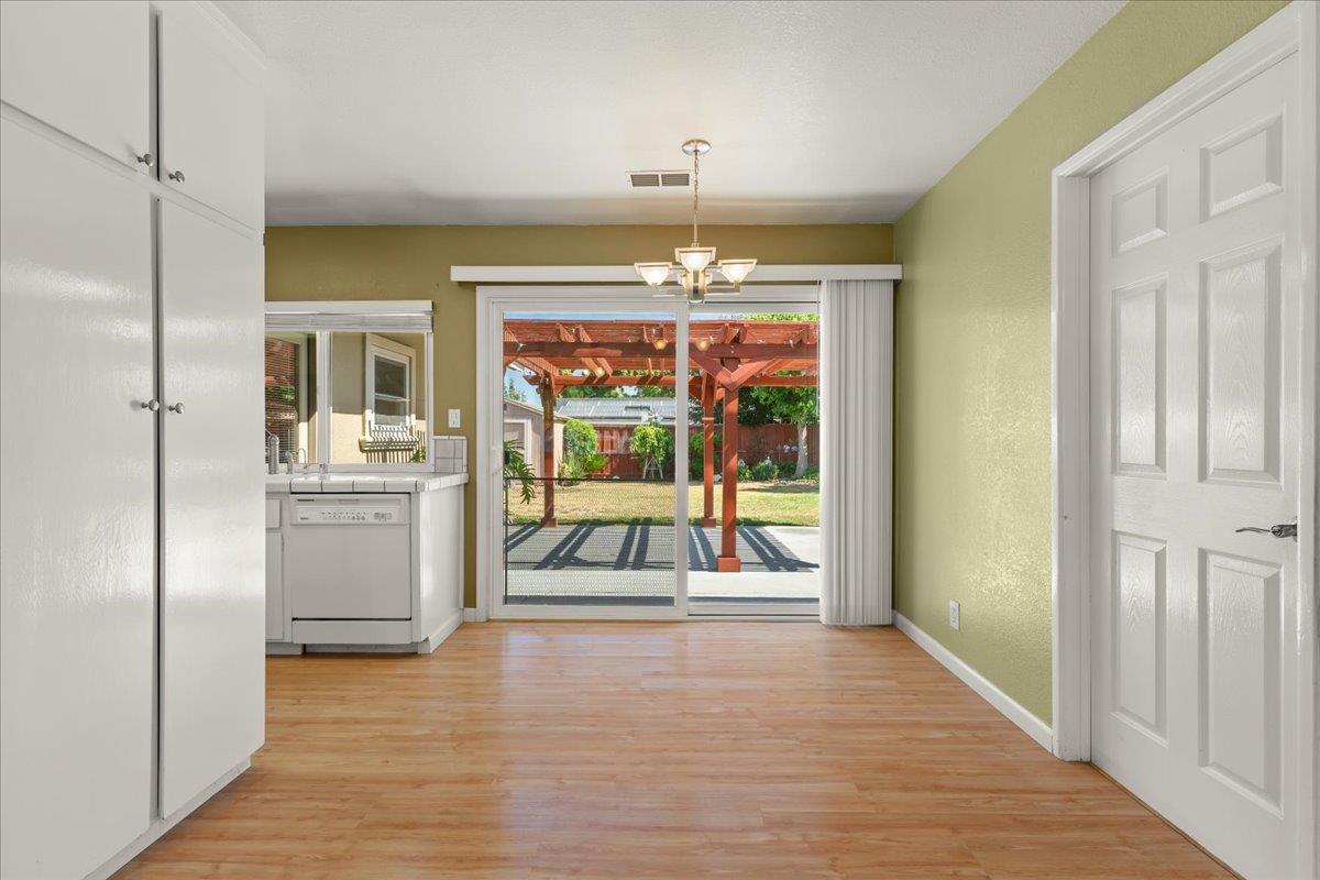 Detail Gallery Image 9 of 22 For 1239 Swaner Dr, Gilroy,  CA 95020 - 3 Beds | 1/1 Baths