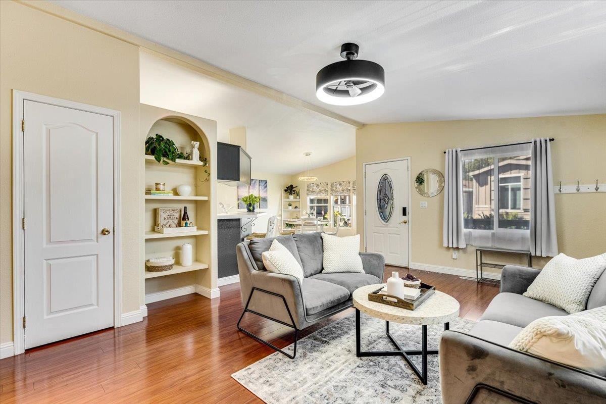 Detail Gallery Image 2 of 55 For 444 Whispering Pines Dr #18,  Scotts Valley,  CA 95066 - 3 Beds | 2 Baths