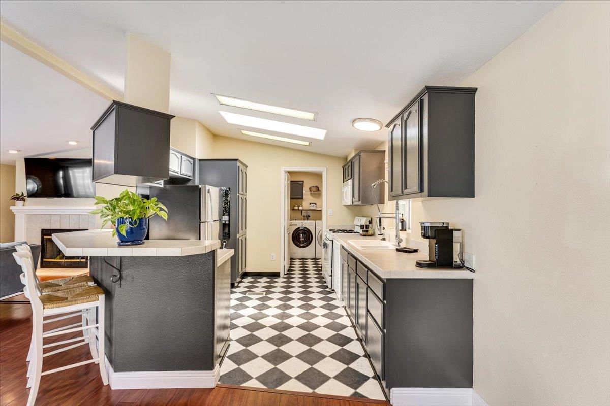 Detail Gallery Image 22 of 55 For 444 Whispering Pines Dr #18,  Scotts Valley,  CA 95066 - 3 Beds | 2 Baths
