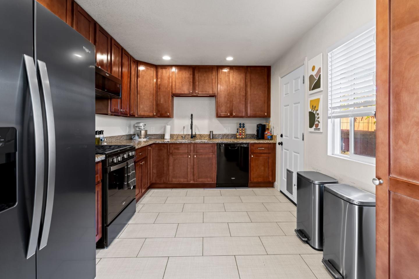 Detail Gallery Image 10 of 29 For 1868 Lowell St, Seaside,  CA 93955 - 3 Beds | 1 Baths