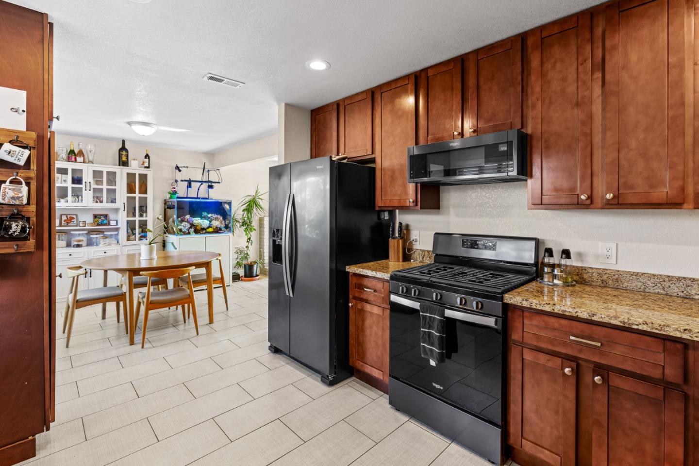 Detail Gallery Image 13 of 29 For 1868 Lowell St, Seaside,  CA 93955 - 3 Beds | 1 Baths