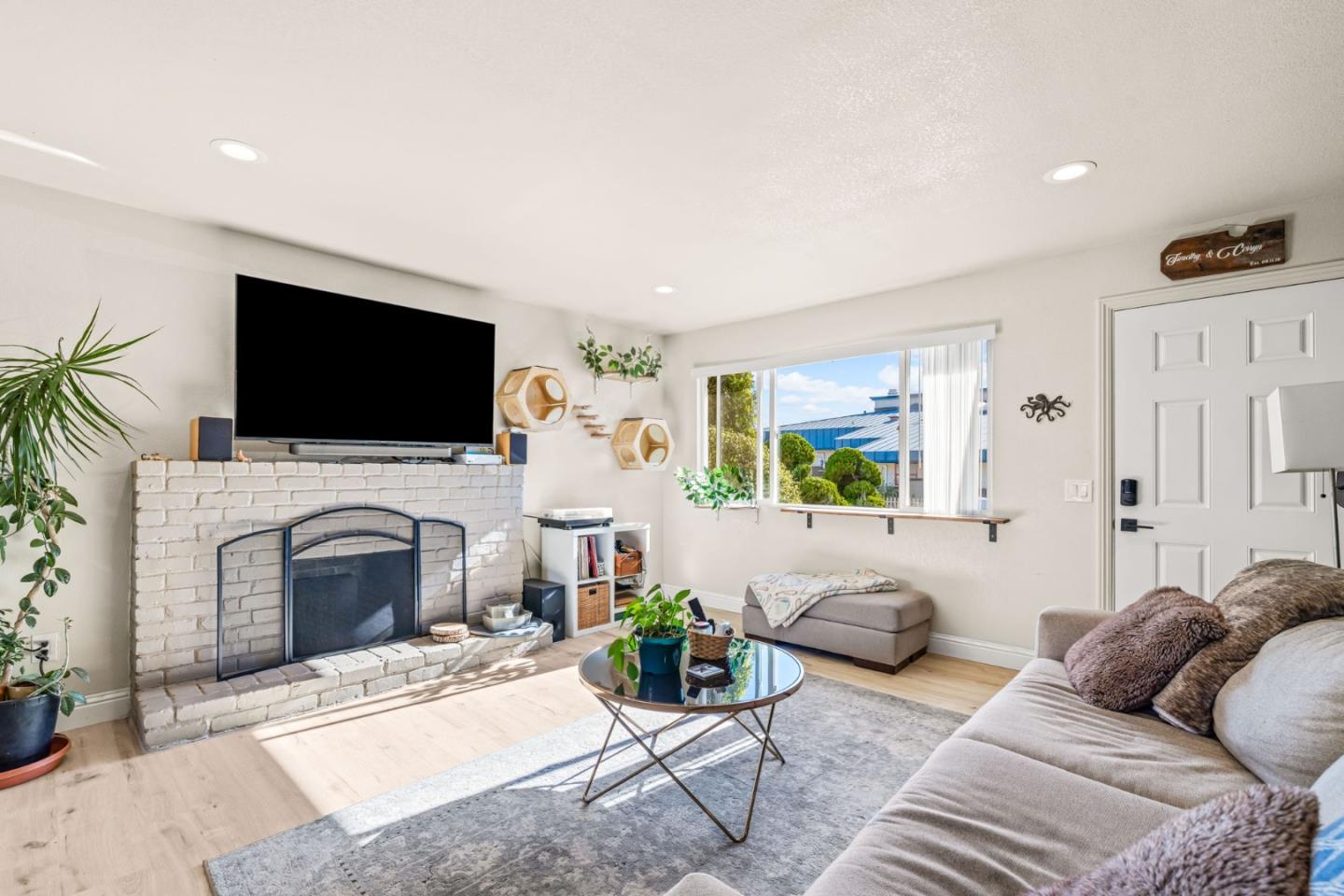 Detail Gallery Image 6 of 29 For 1868 Lowell St, Seaside,  CA 93955 - 3 Beds | 1 Baths