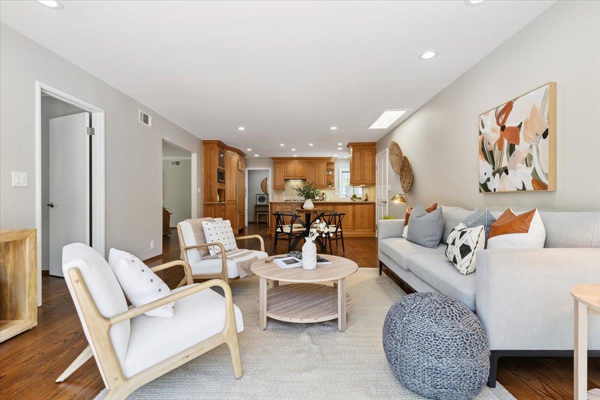 Detail Gallery Image 12 of 28 For 471 Claremont Way, Menlo Park,  CA 94025 - 4 Beds | 2 Baths