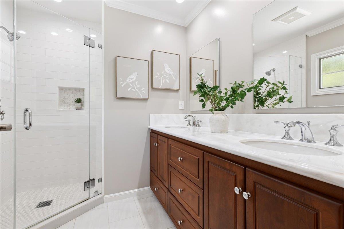 Detail Gallery Image 18 of 28 For 471 Claremont Way, Menlo Park,  CA 94025 - 4 Beds | 2 Baths