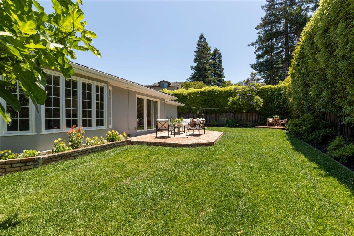 Detail Gallery Image 25 of 28 For 471 Claremont Way, Menlo Park,  CA 94025 - 4 Beds | 2 Baths