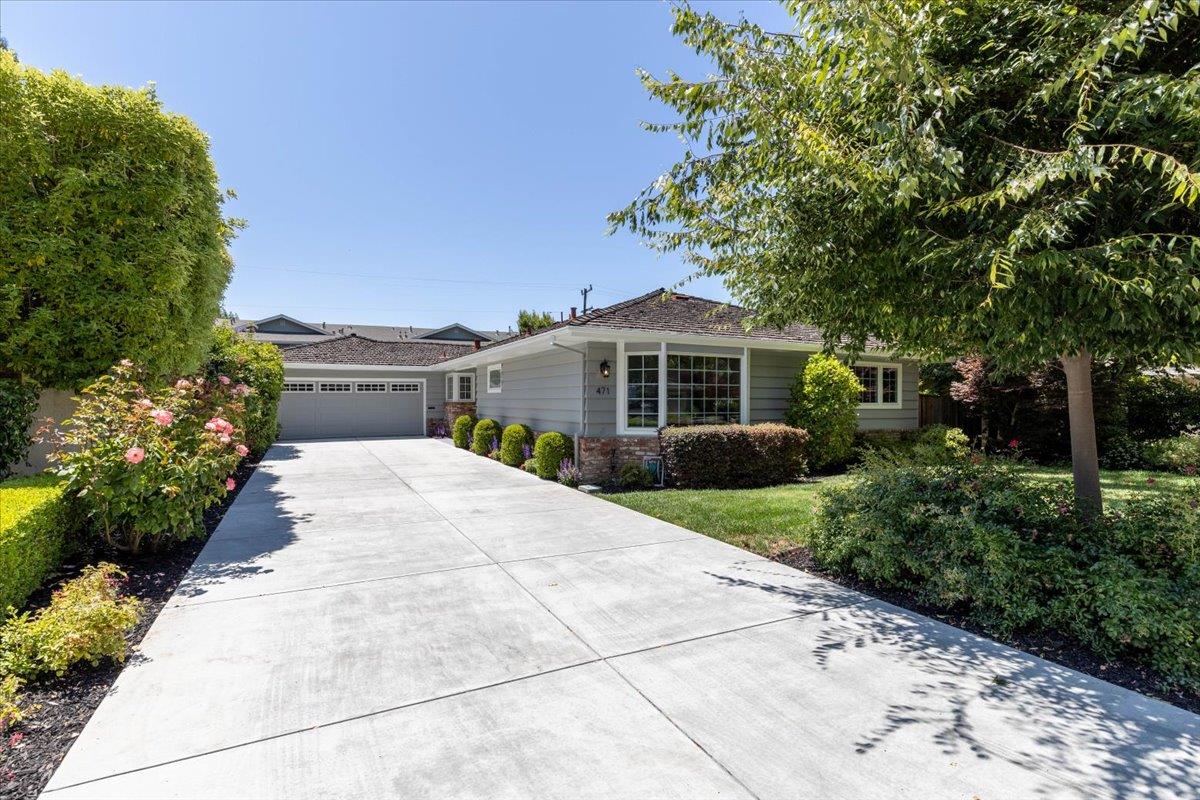 Detail Gallery Image 3 of 28 For 471 Claremont Way, Menlo Park,  CA 94025 - 4 Beds | 2 Baths