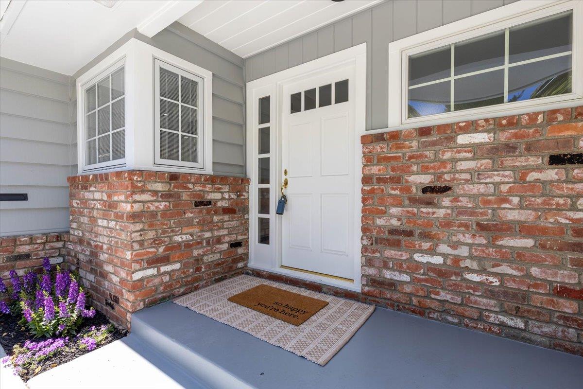 Detail Gallery Image 4 of 28 For 471 Claremont Way, Menlo Park,  CA 94025 - 4 Beds | 2 Baths