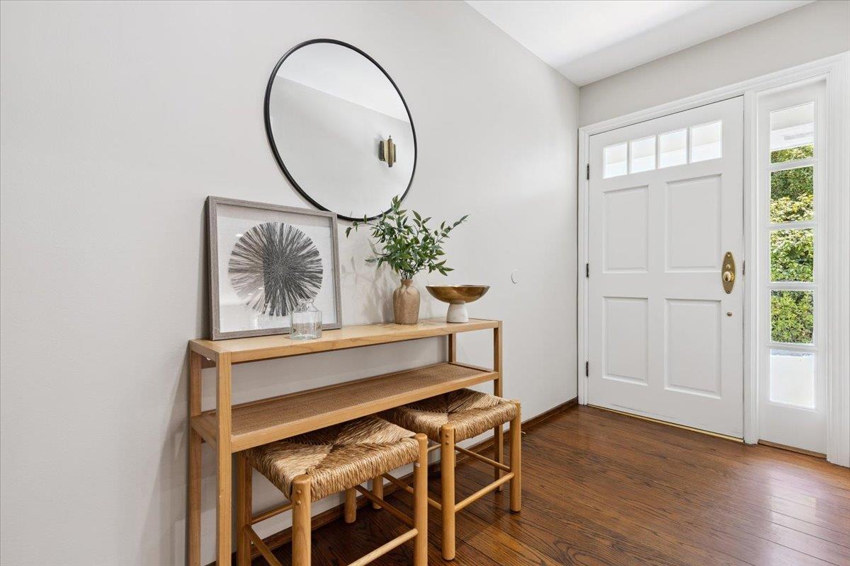 Detail Gallery Image 5 of 28 For 471 Claremont Way, Menlo Park,  CA 94025 - 4 Beds | 2 Baths