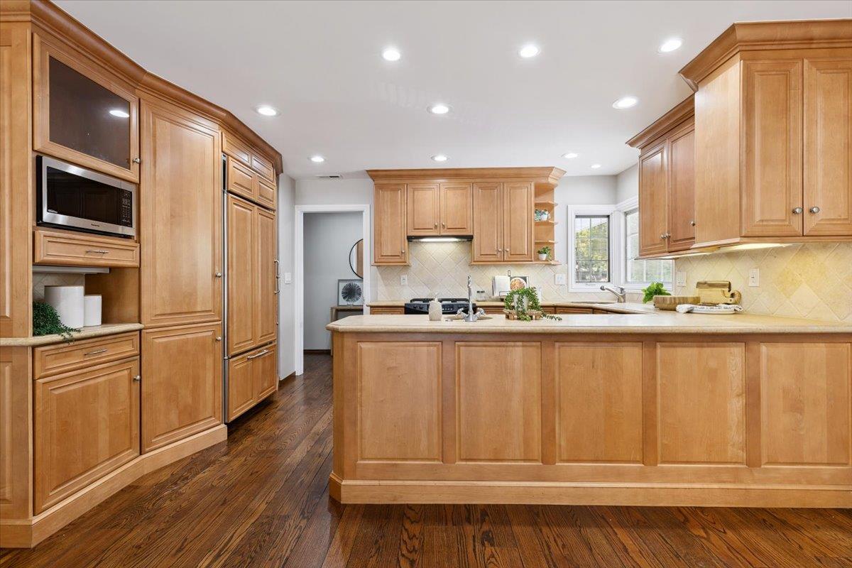 Detail Gallery Image 8 of 28 For 471 Claremont Way, Menlo Park,  CA 94025 - 4 Beds | 2 Baths