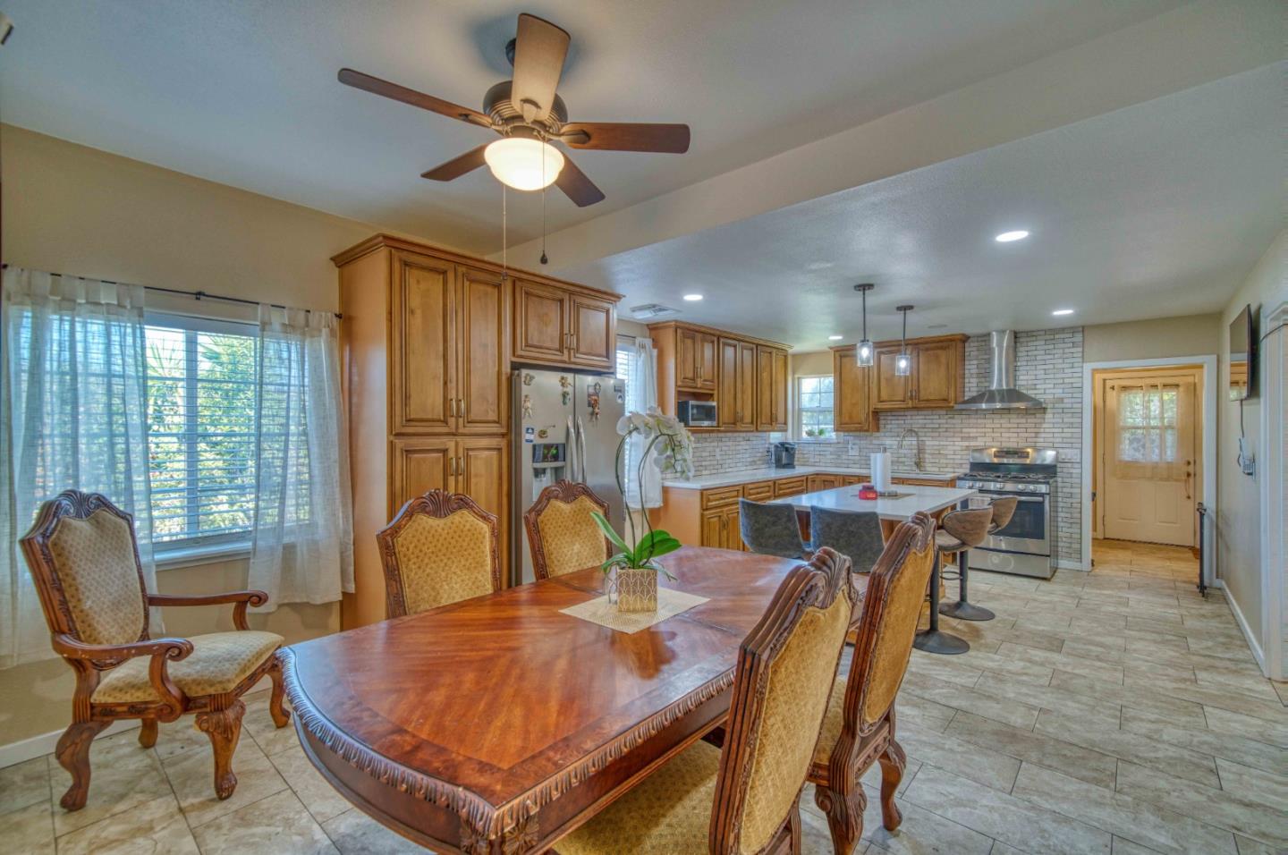 Detail Gallery Image 14 of 37 For 1117 Garner Ave, Salinas,  CA 93905 - 4 Beds | 2 Baths