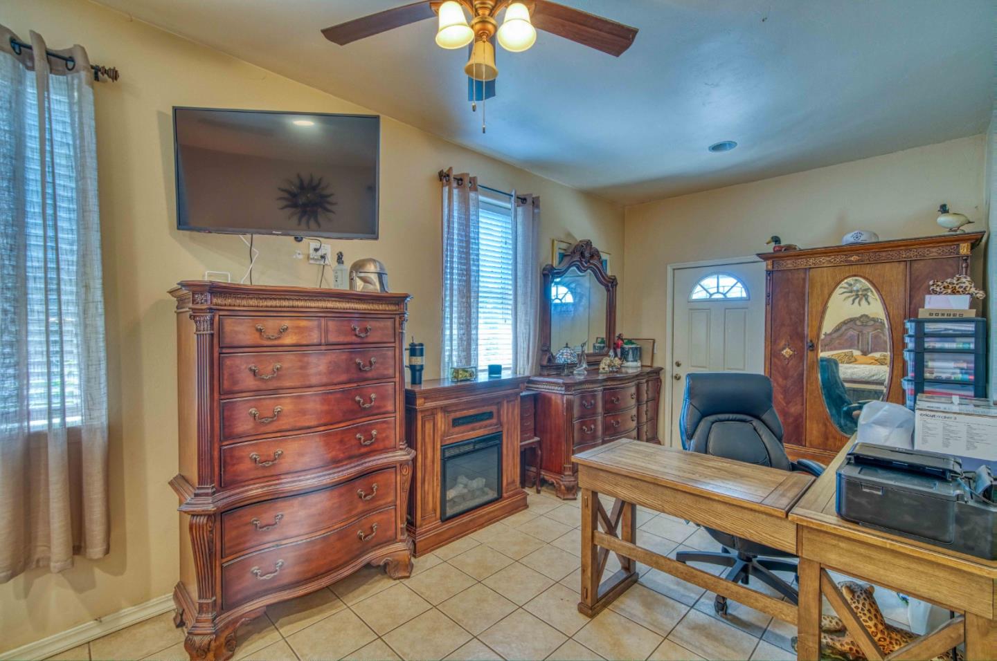 Detail Gallery Image 19 of 37 For 1117 Garner Ave, Salinas,  CA 93905 - 4 Beds | 2 Baths