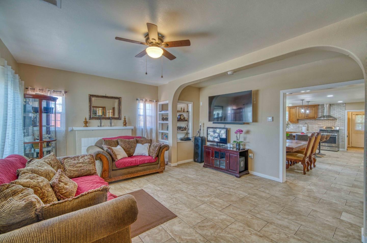 Detail Gallery Image 8 of 37 For 1117 Garner Ave, Salinas,  CA 93905 - 4 Beds | 2 Baths