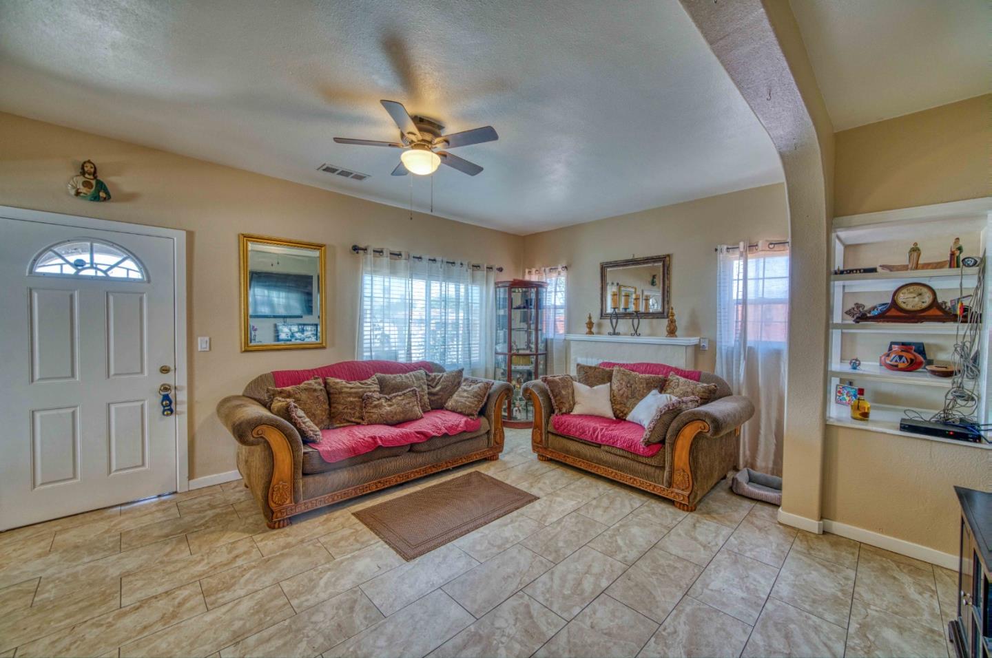Detail Gallery Image 9 of 37 For 1117 Garner Ave, Salinas,  CA 93905 - 4 Beds | 2 Baths