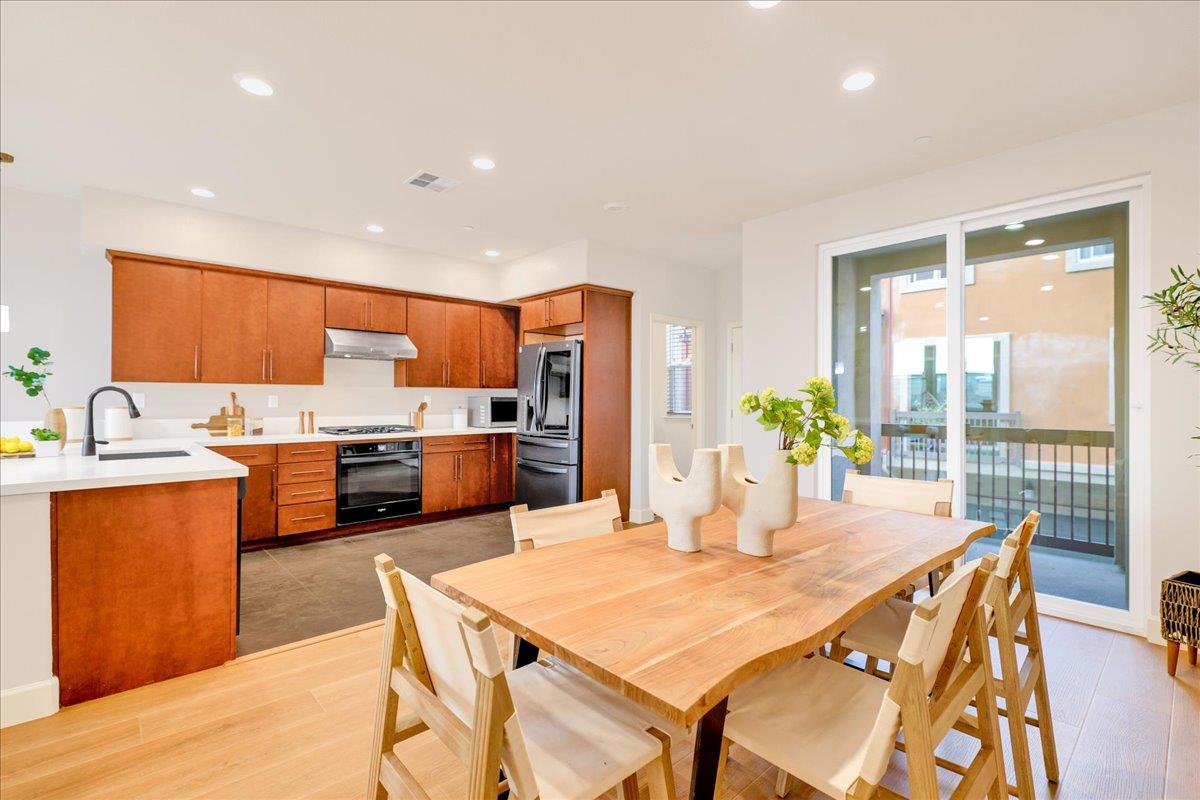 Detail Gallery Image 10 of 40 For 1011 Bellante Ln #4,  San Jose,  CA 95131 - 4 Beds | 3/1 Baths