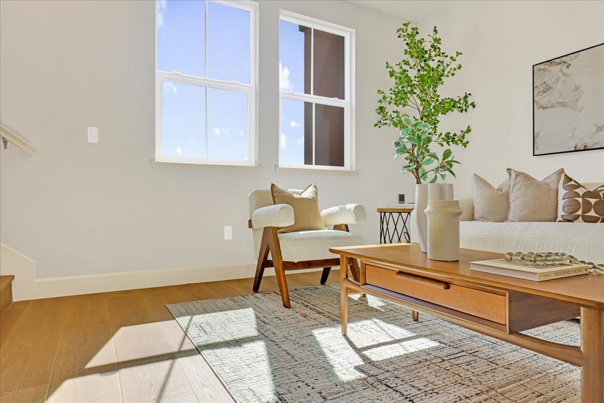 Detail Gallery Image 2 of 40 For 1011 Bellante Ln #4,  San Jose,  CA 95131 - 4 Beds | 3/1 Baths