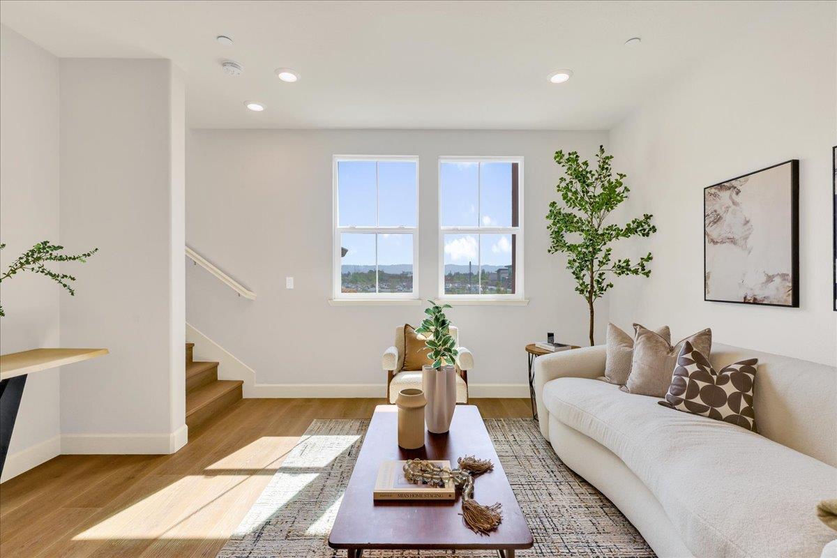 Detail Gallery Image 3 of 40 For 1011 Bellante Ln #4,  San Jose,  CA 95131 - 4 Beds | 3/1 Baths