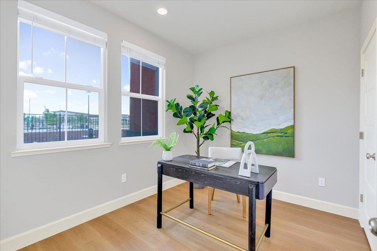 Detail Gallery Image 4 of 40 For 1011 Bellante Ln #4,  San Jose,  CA 95131 - 4 Beds | 3/1 Baths