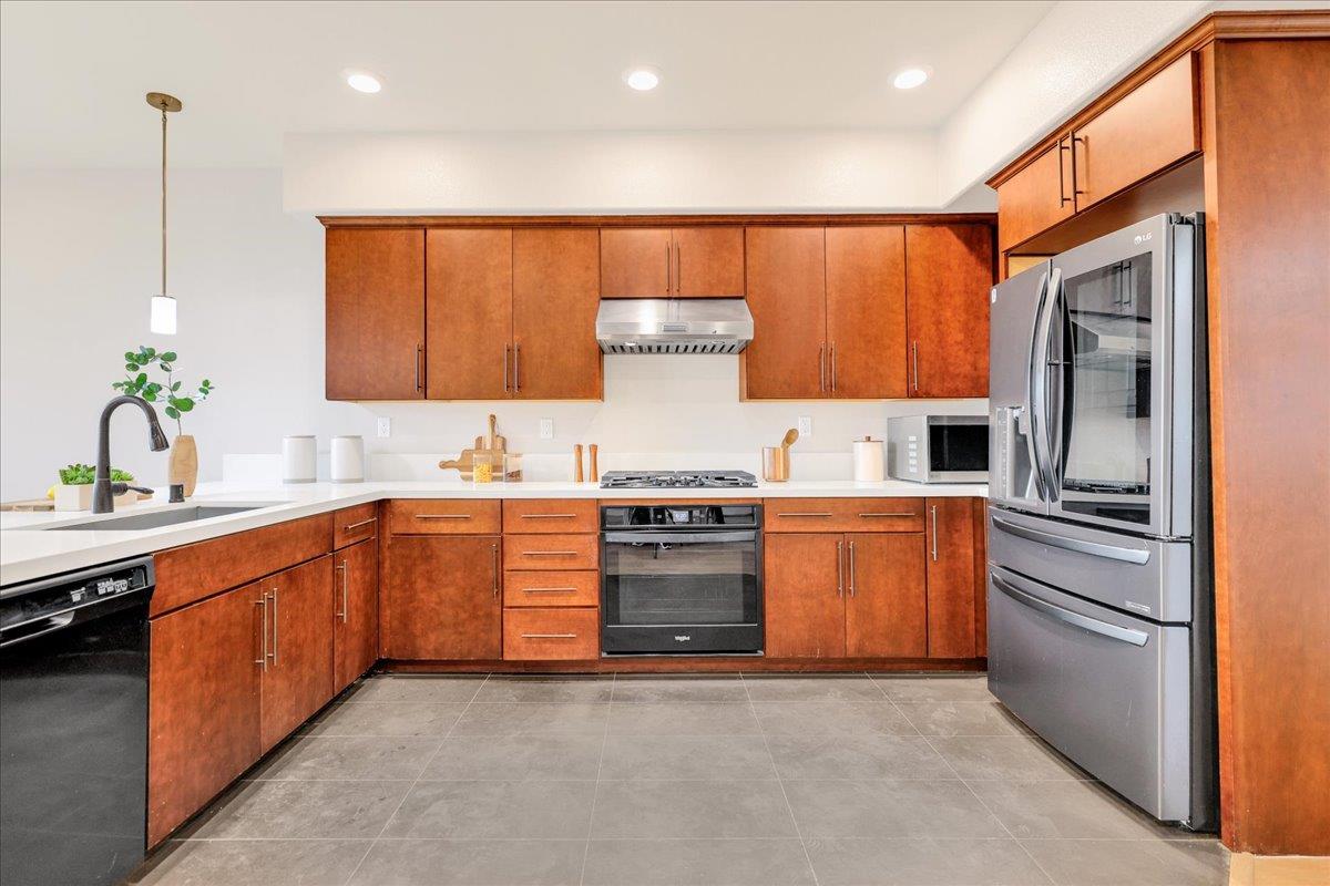 Detail Gallery Image 8 of 40 For 1011 Bellante Ln #4,  San Jose,  CA 95131 - 4 Beds | 3/1 Baths