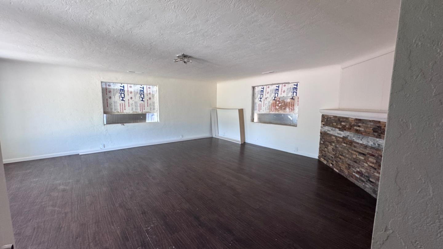 Detail Gallery Image 3 of 14 For 1720 River Rd, Modesto,  CA 95351 - 2 Beds | 1 Baths
