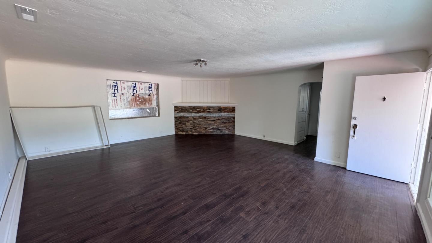 Detail Gallery Image 4 of 14 For 1720 River Rd, Modesto,  CA 95351 - 2 Beds | 1 Baths