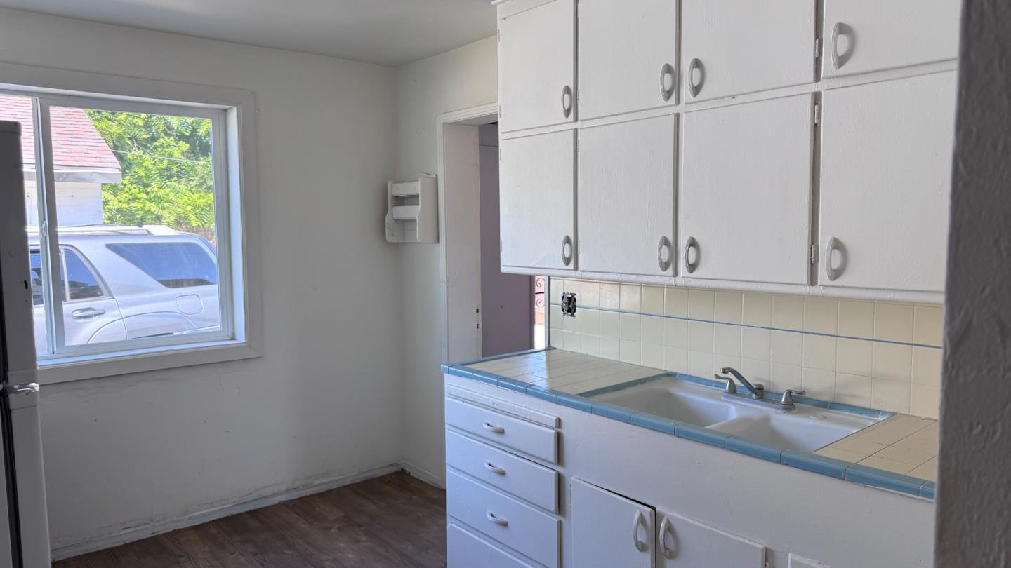 Detail Gallery Image 6 of 14 For 1720 River Rd, Modesto,  CA 95351 - 2 Beds | 1 Baths